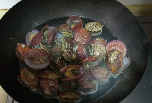 冷冻国产扇贝能吃么视频,揭秘视频揭秘