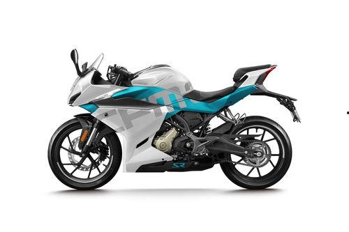 国产春风双缸250sr飙车视频,国产摩托的极速挑战